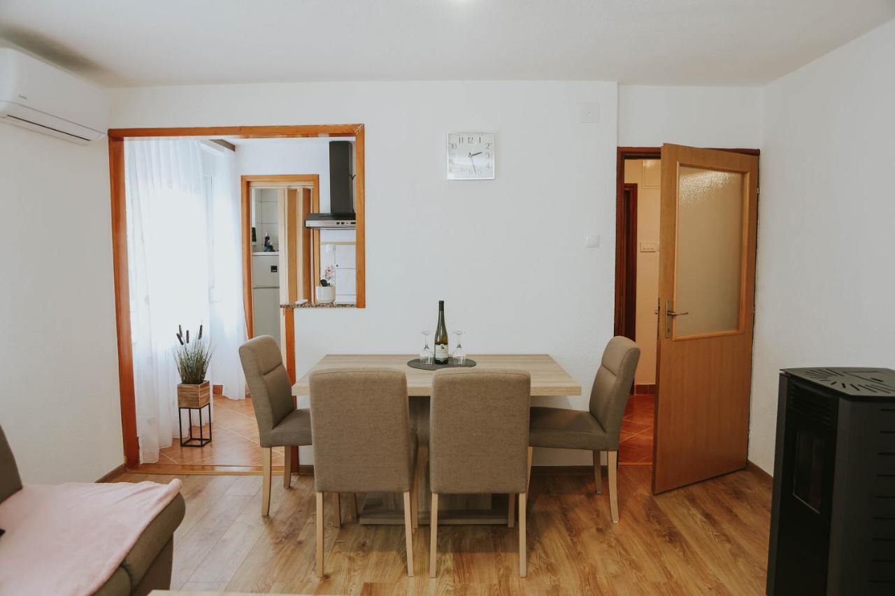 I&T Apartman Gospić エクステリア 写真