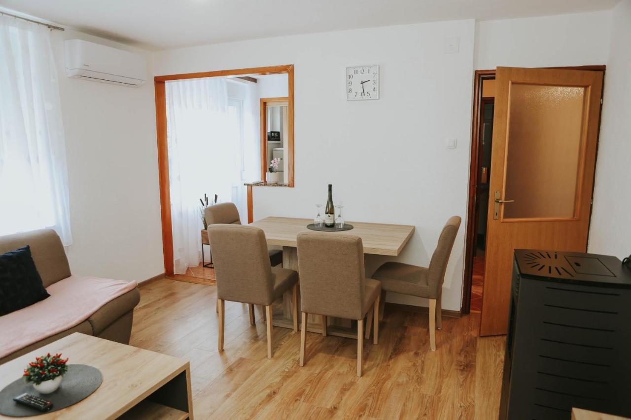 I&T Apartman Gospić エクステリア 写真