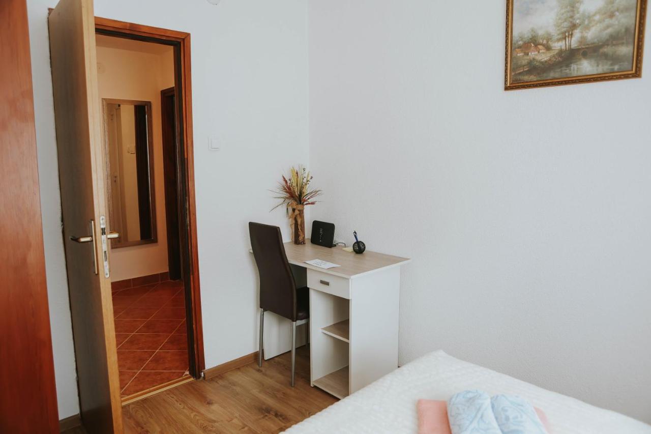 I&T Apartman Gospić エクステリア 写真