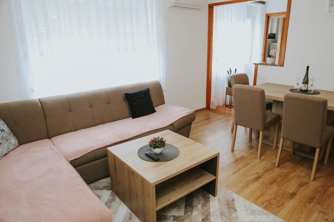 I&T Apartman Gospić エクステリア 写真