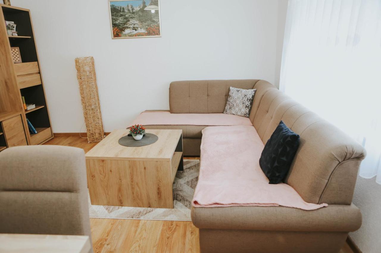 I&T Apartman Gospić エクステリア 写真