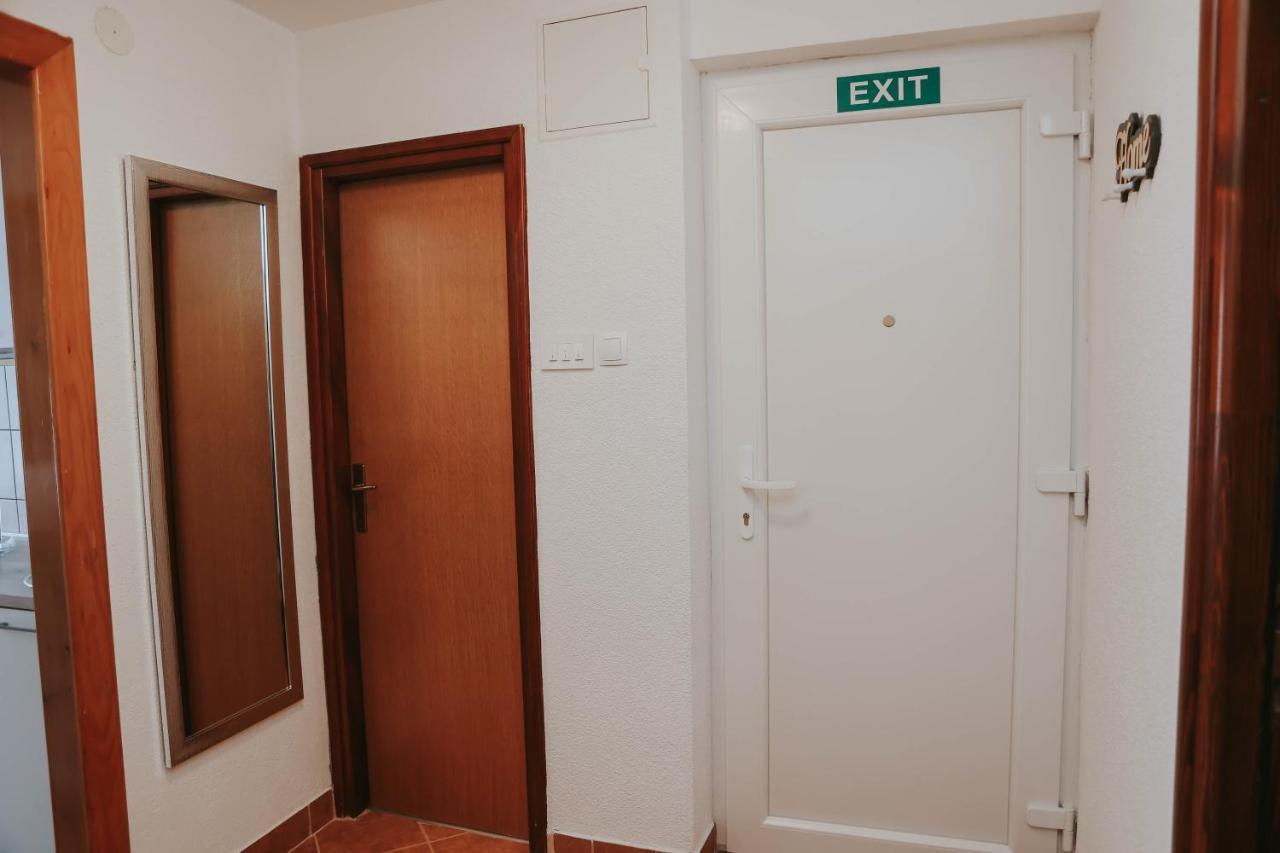 I&T Apartman Gospić エクステリア 写真