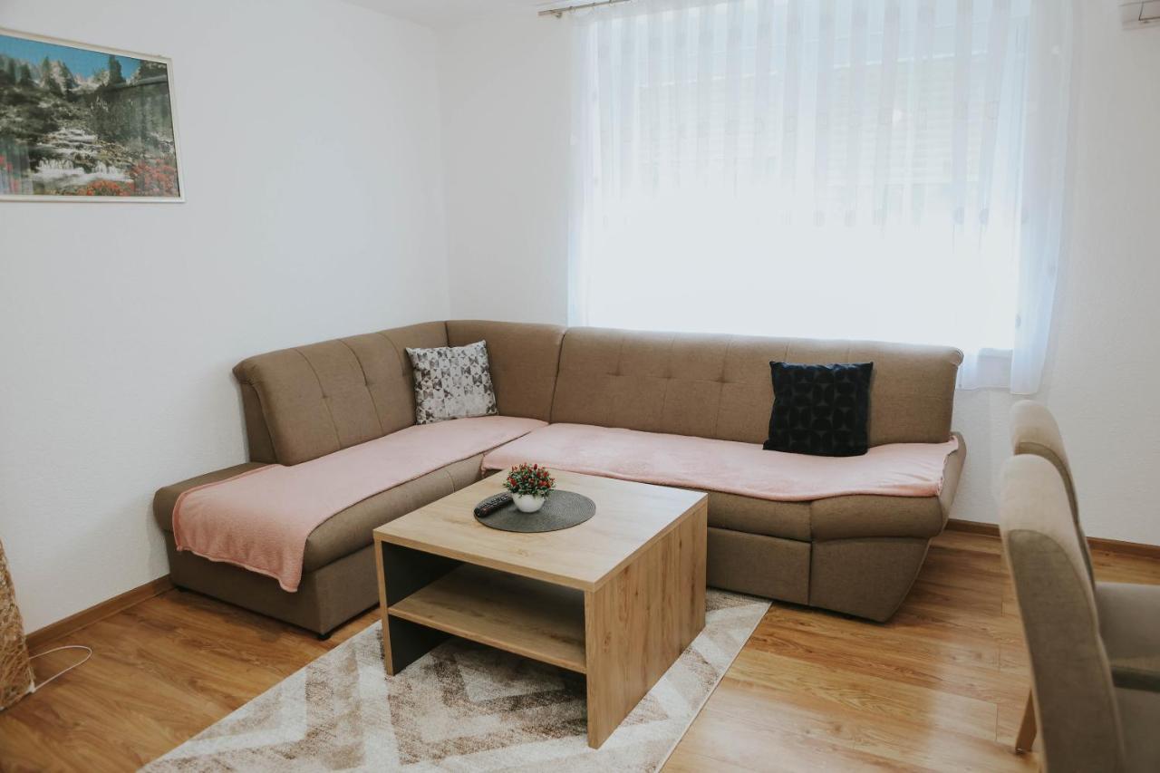 I&T Apartman Gospić エクステリア 写真